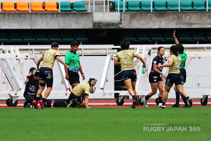 3位決定戦・前半4分、三谷咲月のトライで三重パールズが先制