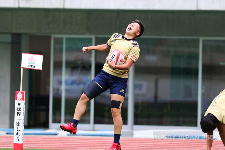 3位決定戦・トライを決めて吠える保井!