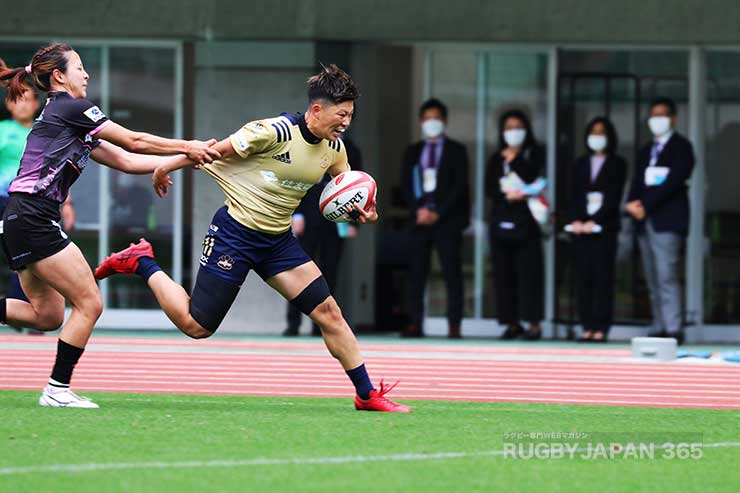 3位決定戦・後半5分、三重パールズ・保井沙予が勝利を近づけるトライ!