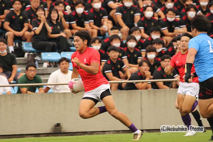 対抗戦選抜FB安田昂平も強気のランでトライを決めた