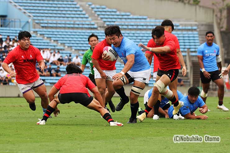 リーグ戦選抜LO竹部力が突破を図る