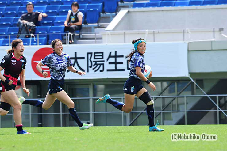 梶木真凜、サポートする葛西杏奈と追う小笹知美。みんな代表選手たち