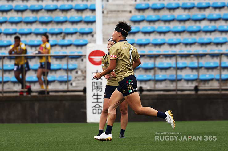 ユニフォームも着替え再びピッチへ戻った保井沙予
