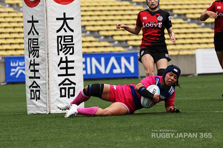 須田倫代がゴール中央へトライ