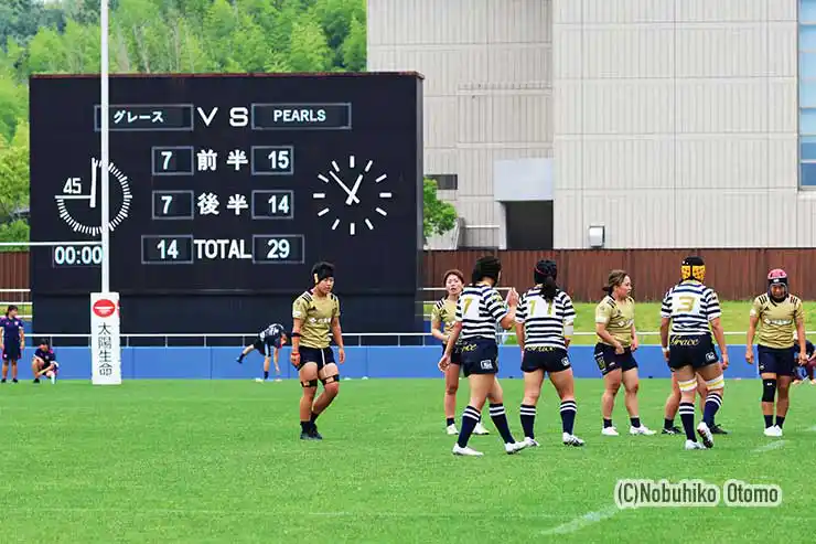PEARLSが地元の大きな声援をうけてグレースに快勝し5位決定戦に進出