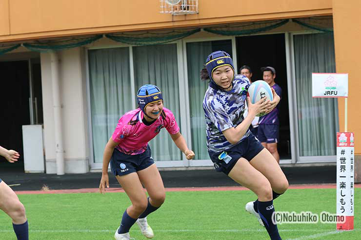 前半1分、秋田若菜のトライからPTSの連続トライが始まった