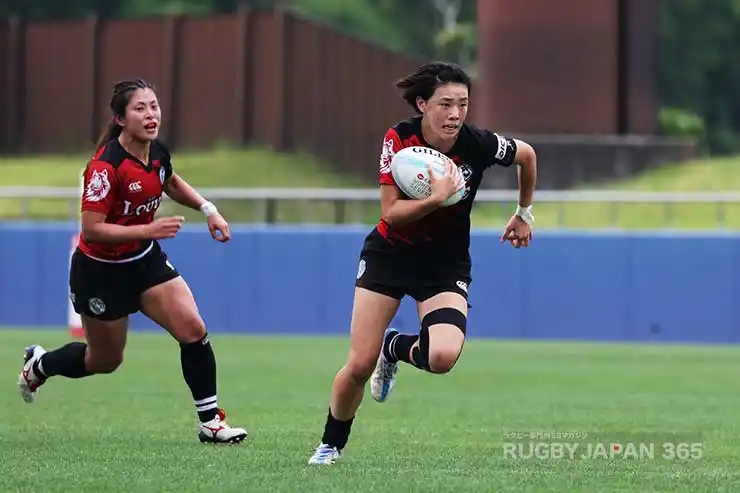 3点を追いかけるルーヴは後半終了間際、安藤菜緒が突破