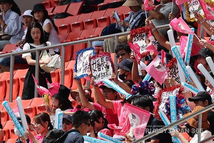 追手門地元での大会、プラカードに熱いメッセージが!