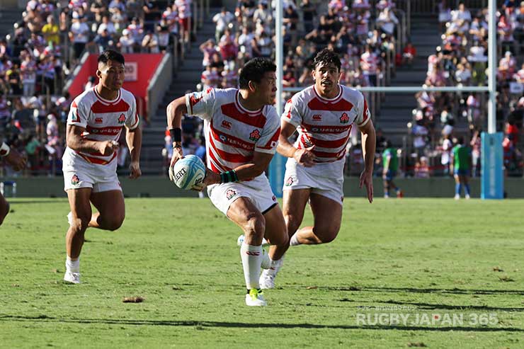 立川理道が李承信へフラットパスを通す