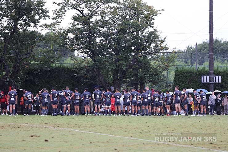 試合終了後ファンに挨拶