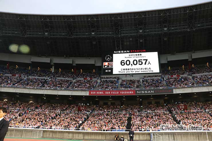 日産スタジアムには6万人を超える観客が訪れた