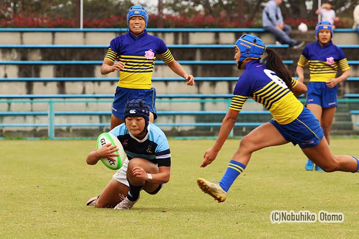 齋藤紗葉がゴール裏まで回り込み先制トライ