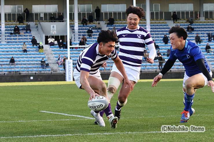 後半4分、明大WTB白井のトライ