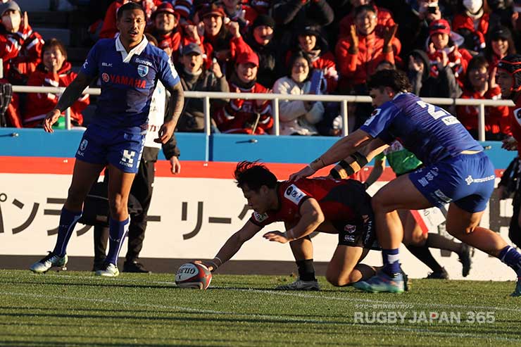 後半27分WTB石田吉平がトライ