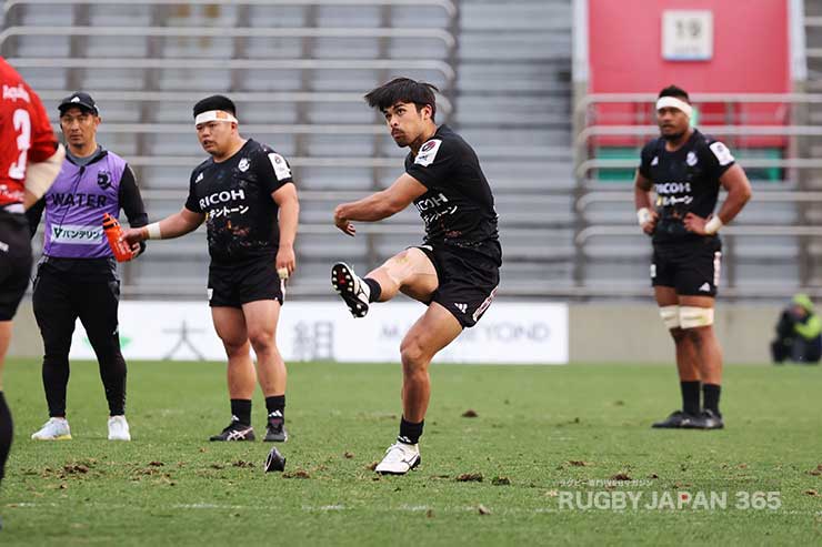 前節からプレイスキッカーを務めるメイン