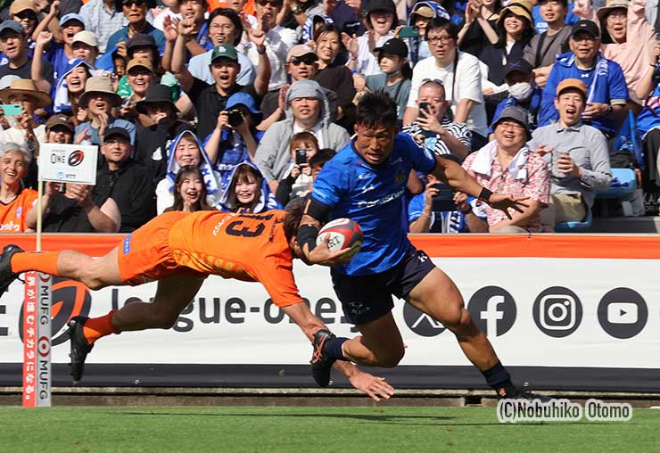 前半39分WTB長田智希のトライ