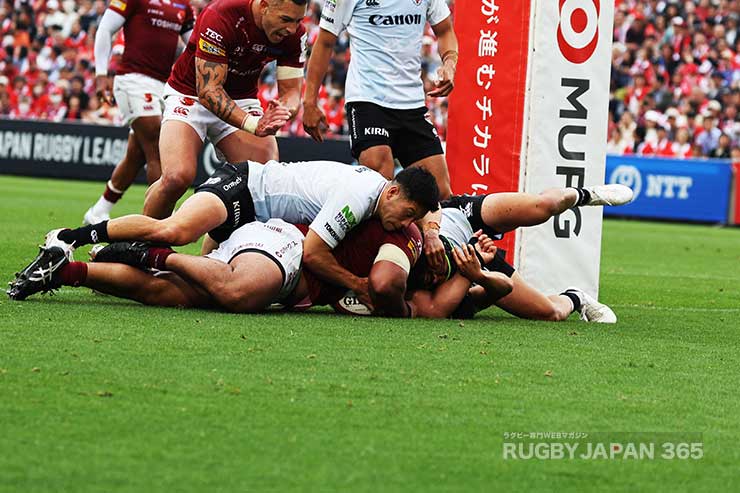 前半27分・タウファ・ラトゥがトライ