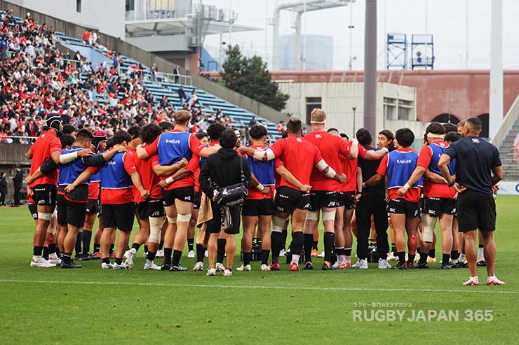 イーグルス試合前のハドル