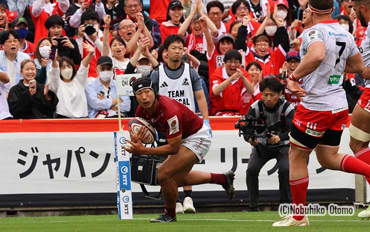 後半3分WTB桑山聖生のトライ