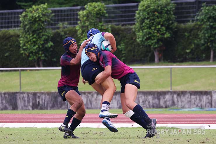 足立佳樹へビッグタックル