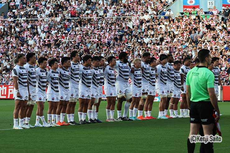 ハカを見つめるJAPANXV