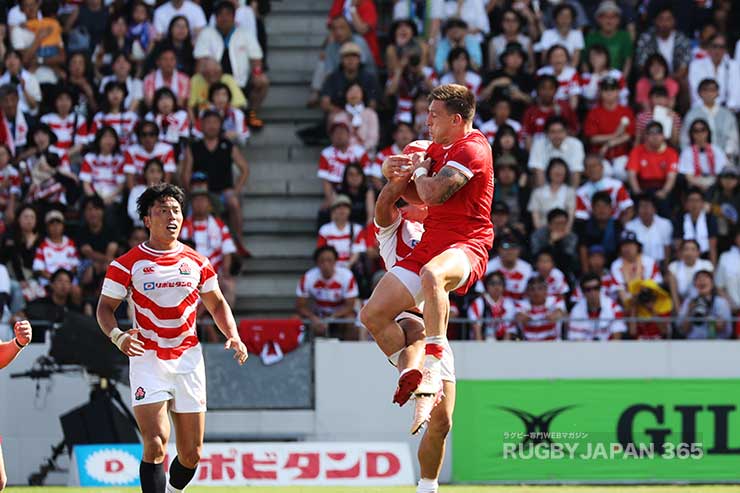 ジョシュ・アダムスとの空中戦