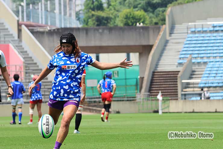 リーグ戦選抜の主将を務めた金子紅葉(国学院大、アルテミ・スターズ)がコンバージョンを決め21-10とリードを広げる