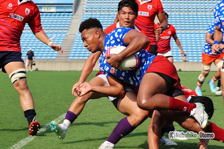 リーグ戦選抜WTB⑪加藤アディナンがトライ