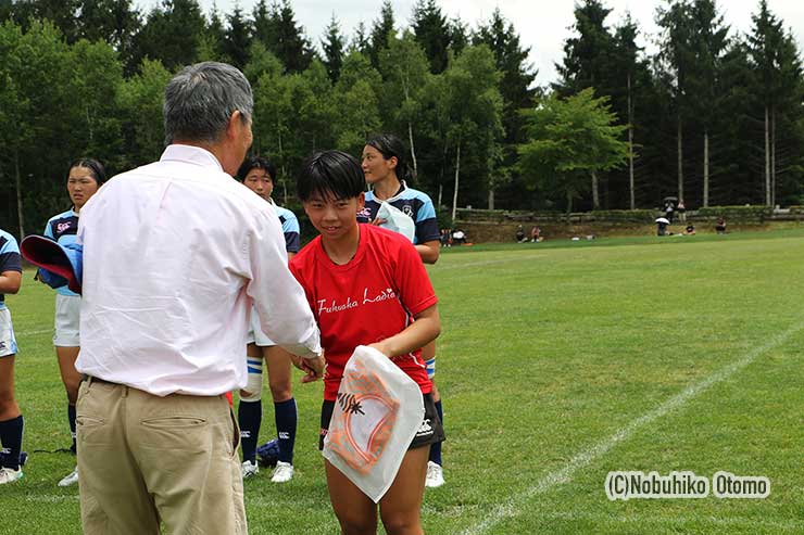 ベストタックラー賞は福岡レディースの木村唯子