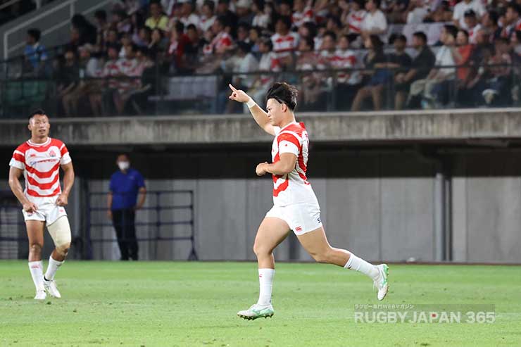 ピッチに入る廣瀬雄也