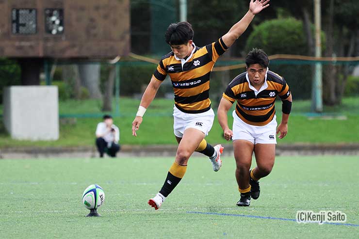 前半7分慶應はWTB小野澤謙真がPGを狙うも失敗