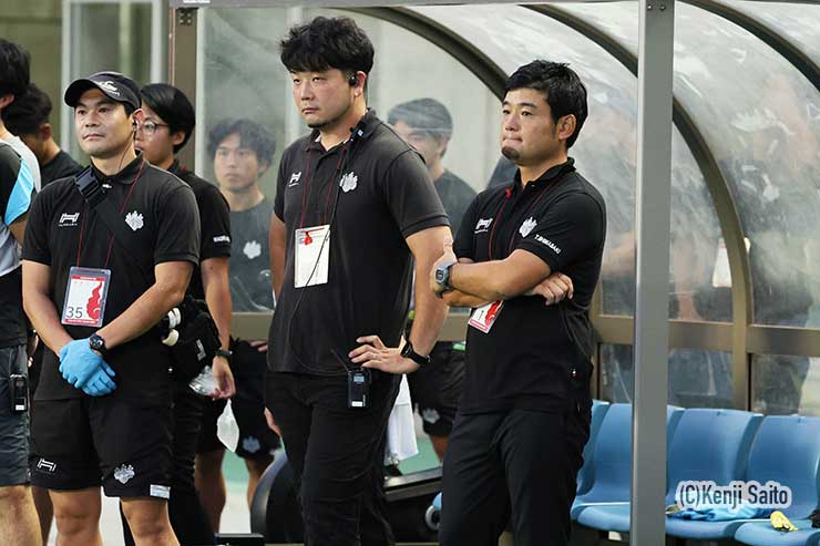 勝利した筑波大・嶋崎達也監督