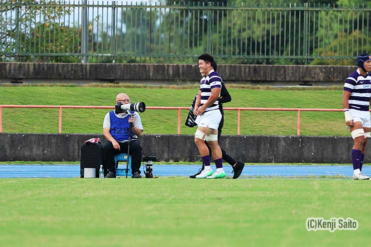 チーム内でボールキャリー率が高いNO8藤井達哉が前半5分で負傷交代というトラブル