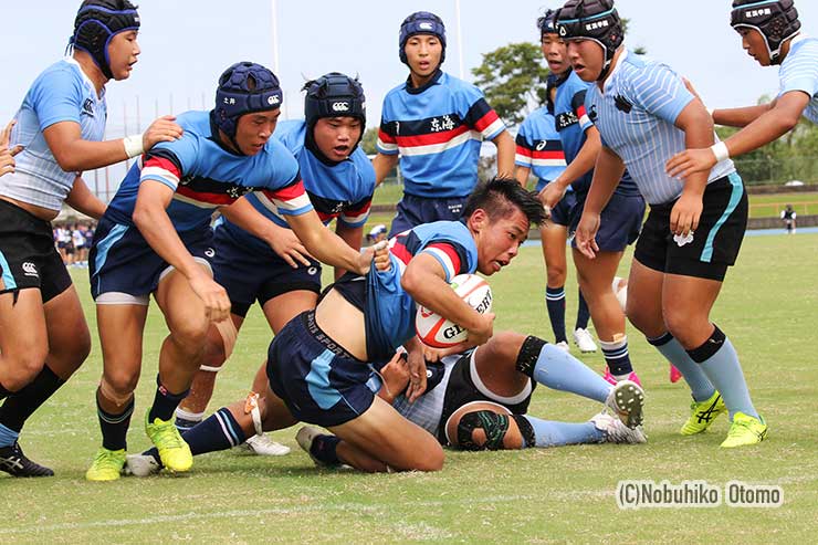 後半8分、仰星岡野主将がトライ