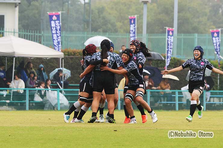 逆転勝ちを喜ぶSCIX