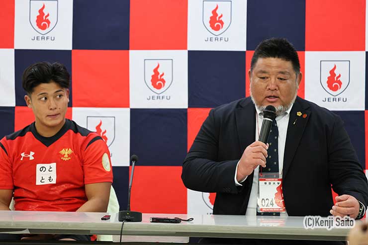 大町佳生主将と相馬朋和監督