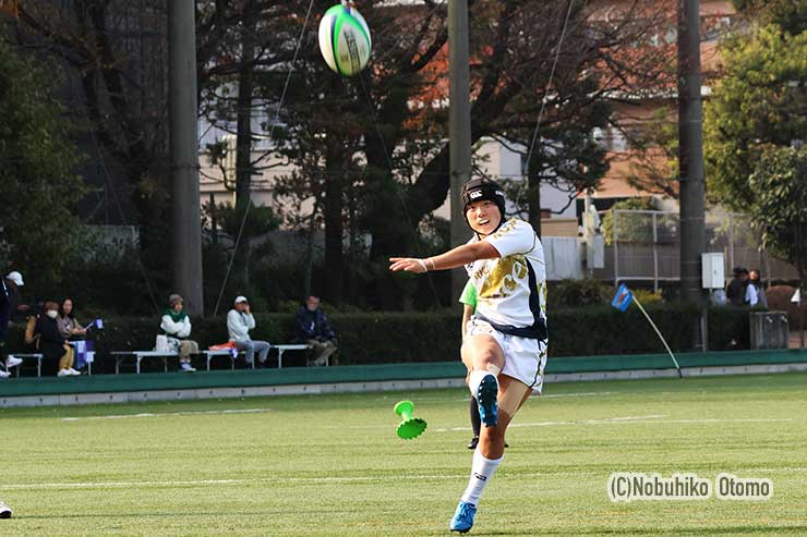 コンバージョンを蹴り込むCTB⑫髙井優花