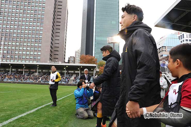 両主将を先頭に入場