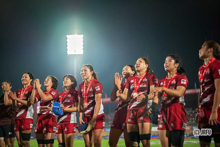 表彰を受けるサクラセブンズ