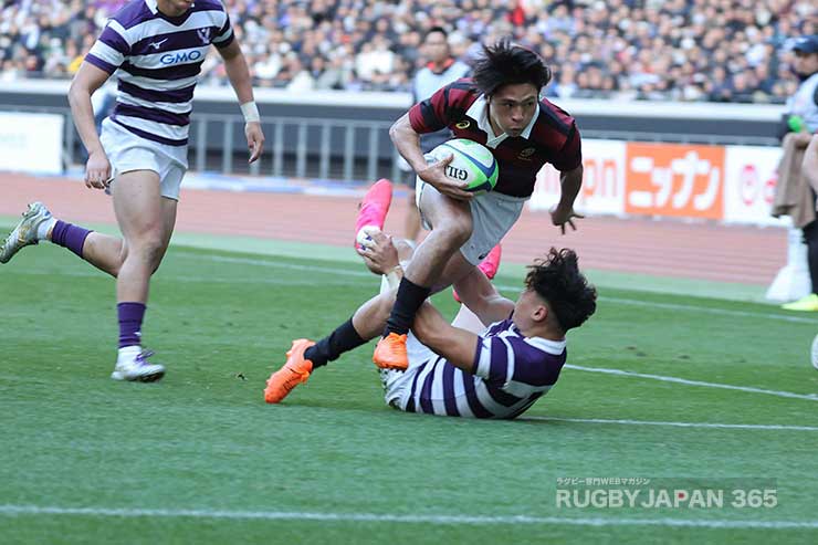 早稲田は最後の猛攻、鈴木寛大が突進するも平翔大が止める