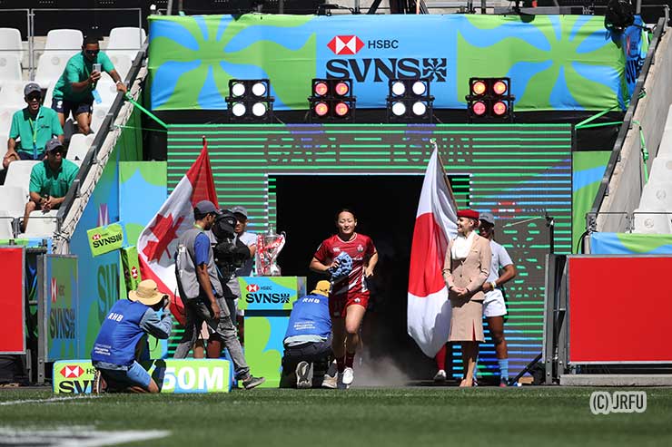 この試合で50キャップの平野優芽が最初に入場