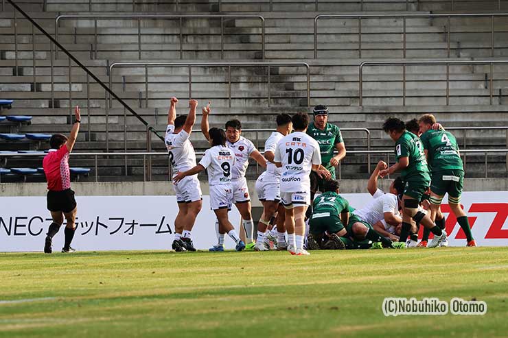 28分、大阪のオーサリバンがトライ