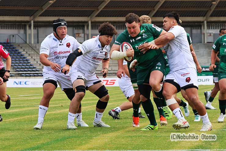 7分、No8ネルが突進するがトライは認められず