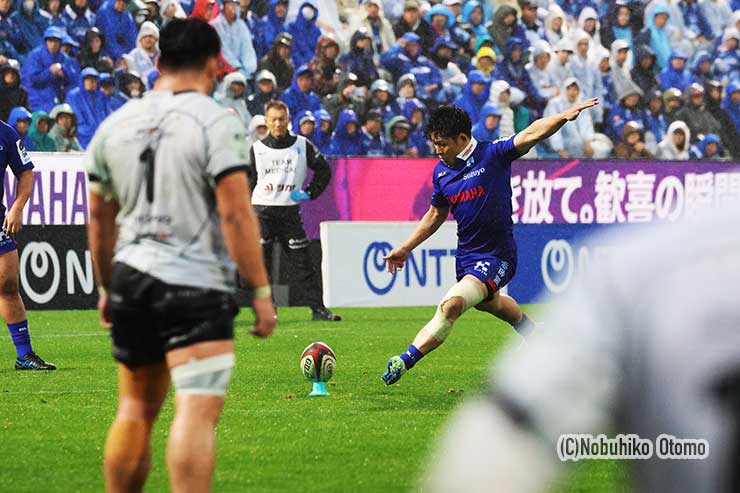 62分、静岡が家村のPGで22-19と勝ち越す