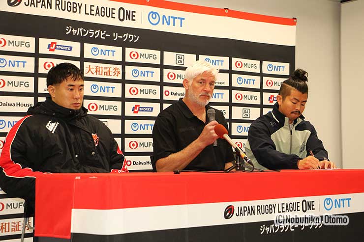 BL東京の松永主将、トッドHC、山内通訳