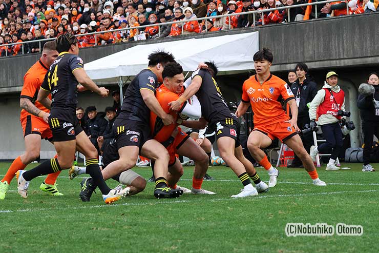 最初のトライを決めるスティーブンソン