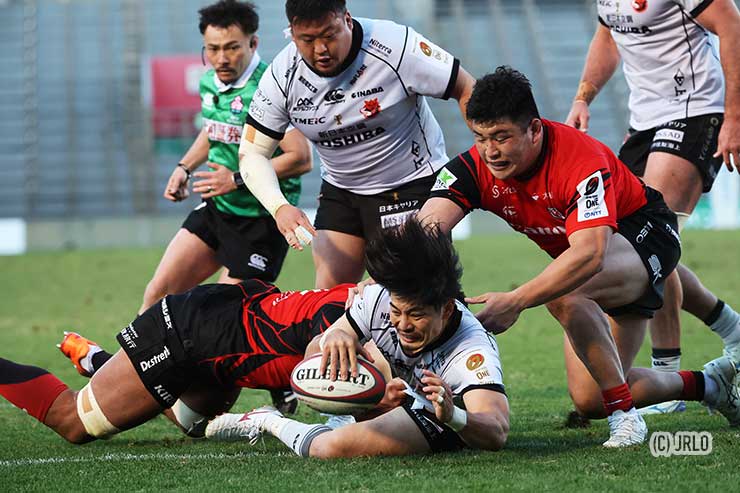 後半だけで2トライを決めたSH高橋昴平