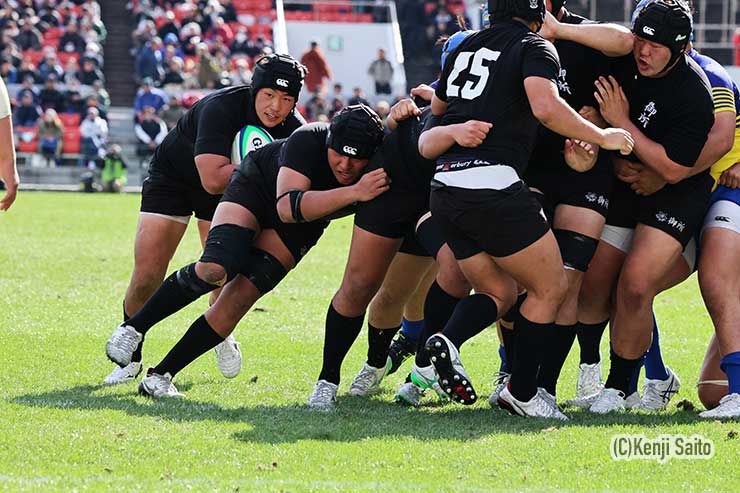 モールを押し込む御所実