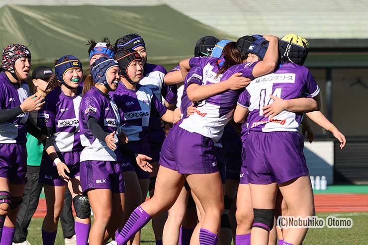 勝利に喜ぶアルテミフィフティーン