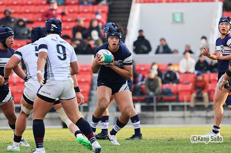 桐蔭学園はラストプレーでハーフウェイからボールをつなぐ